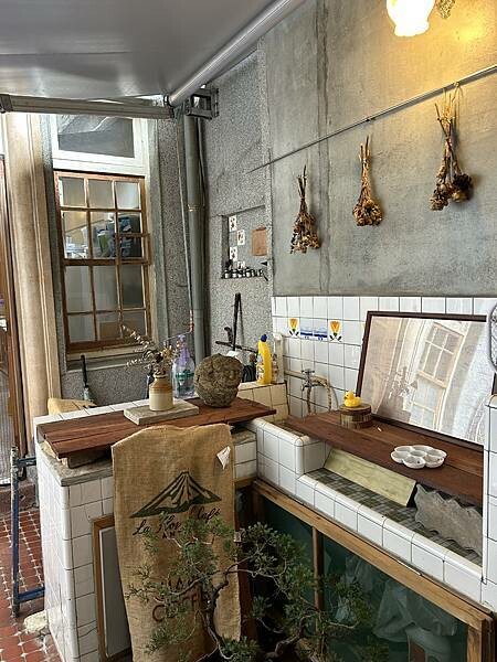 東京Haritts甜甜圈插旗台南！蝸牛巷老屋改造新魅力，東京甜甜圈鬆軟不油膩