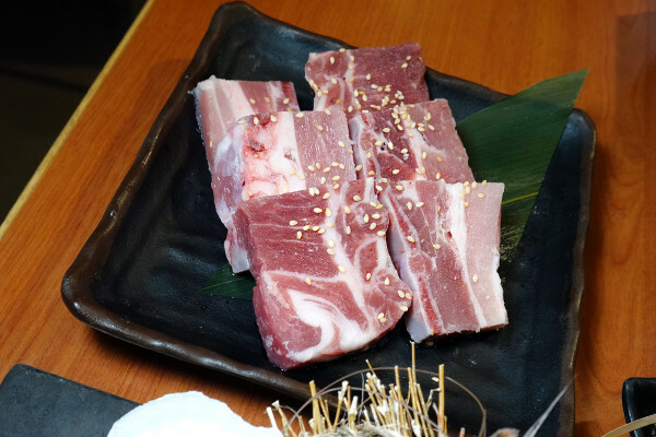 桃園市桃園區進化的燒肉吃到飽推薦：燒肉火鍋走向日料美學新境界，桃園福犇燒肉燒肉火鍋吃到飽＋K歌嗨唱不是夢