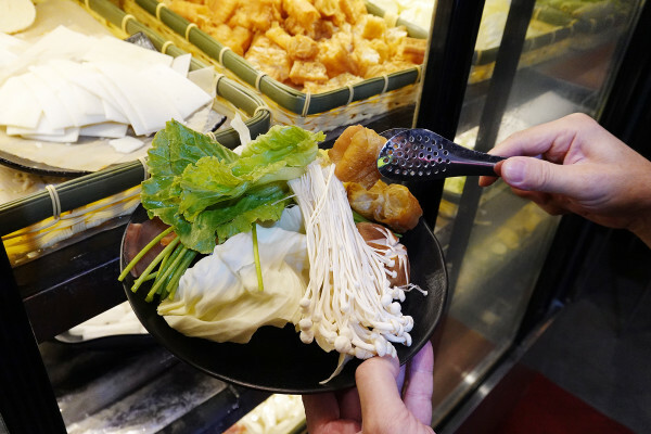 桃園市桃園區進化的燒肉吃到飽推薦：燒肉火鍋走向日料美學新境界，桃園福犇燒肉燒肉火鍋吃到飽＋K歌嗨唱不是夢