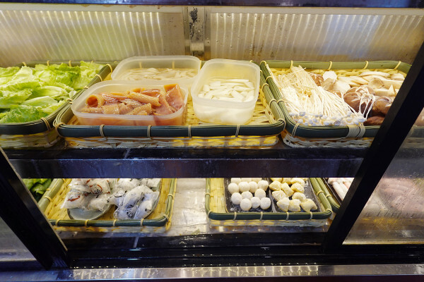 桃園市桃園區進化的燒肉吃到飽推薦：燒肉火鍋走向日料美學新境界，桃園福犇燒肉燒肉火鍋吃到飽＋K歌嗨唱不是夢