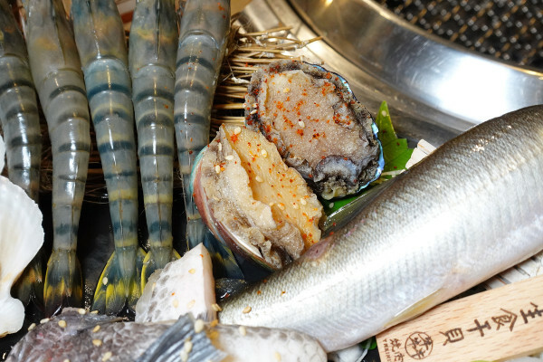 桃園市桃園區進化的燒肉吃到飽推薦：燒肉火鍋走向日料美學新境界，桃園福犇燒肉燒肉火鍋吃到飽＋K歌嗨唱不是夢