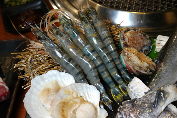 桃園市桃園區進化的燒肉吃到飽推薦：燒肉火鍋走向日料美學新境界，桃園福犇燒肉燒肉火鍋吃到飽＋K歌嗨唱不是夢