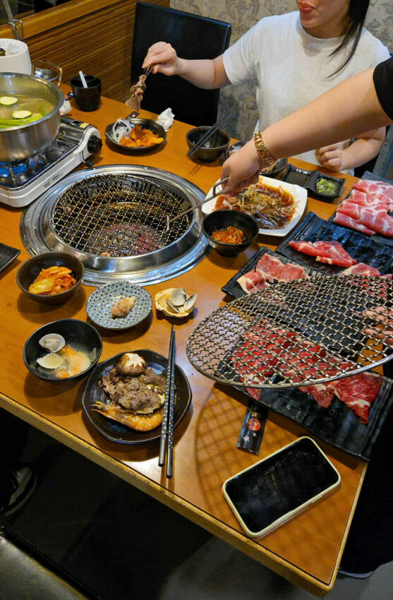 桃園市桃園區進化的燒肉吃到飽推薦：燒肉火鍋走向日料美學新境界，桃園福犇燒肉燒肉火鍋吃到飽＋K歌嗨唱不是夢