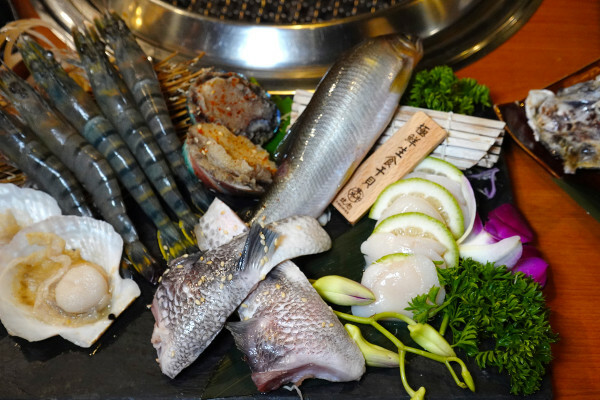 桃園市桃園區進化的燒肉吃到飽推薦：燒肉火鍋走向日料美學新境界，桃園福犇燒肉燒肉火鍋吃到飽＋K歌嗨唱不是夢