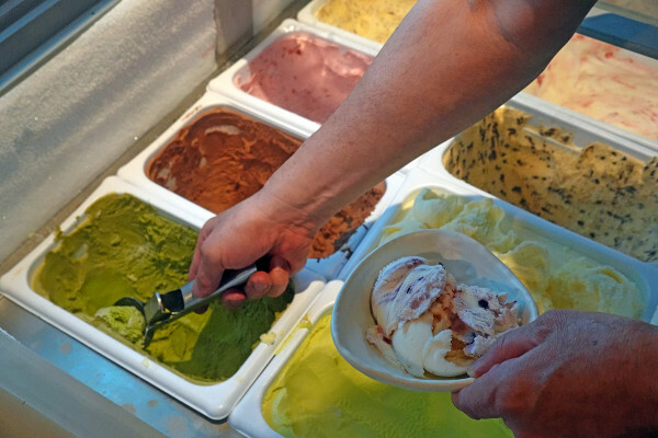 桃園市桃園區進化的燒肉吃到飽推薦：燒肉火鍋走向日料美學新境界，桃園福犇燒肉燒肉火鍋吃到飽＋K歌嗨唱不是夢