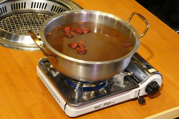 桃園市桃園區進化的燒肉吃到飽推薦：燒肉火鍋走向日料美學新境界，桃園福犇燒肉燒肉火鍋吃到飽＋K歌嗨唱不是夢