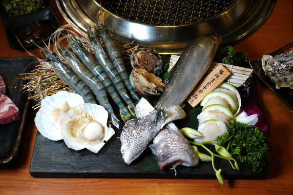 桃園市桃園區進化的燒肉吃到飽推薦：燒肉火鍋走向日料美學新境界，桃園福犇燒肉燒肉火鍋吃到飽＋K歌嗨唱不是夢