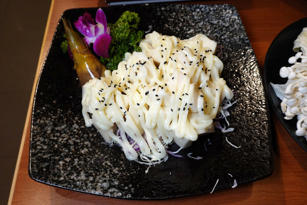 桃園市桃園區進化的燒肉吃到飽推薦：燒肉火鍋走向日料美學新境界，桃園福犇燒肉燒肉火鍋吃到飽＋K歌嗨唱不是夢