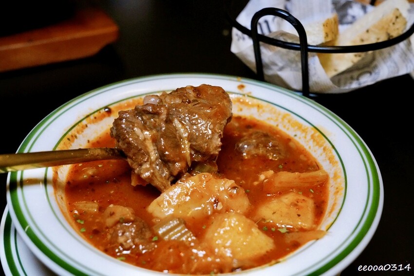 桃園中壢美食【M3 Bistro 餐酒館】大螢幕球賽轉播 ×