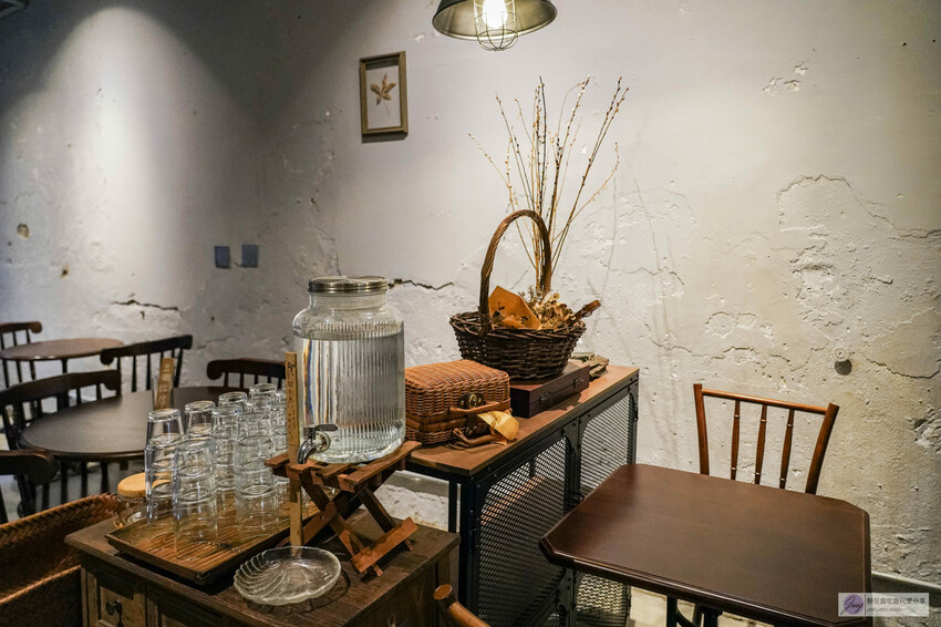 基隆不限時咖啡廳推薦!復古文青60年老宅不限時朶雨,七堵火車站旁必訪
