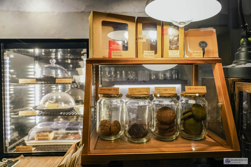 基隆不限時咖啡廳推薦!復古文青60年老宅不限時朶雨,七堵火車站旁必訪