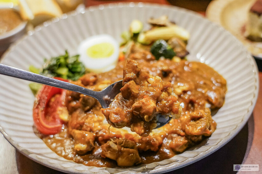 基隆不限時咖啡廳推薦!復古文青60年老宅不限時朶雨,七堵火車站旁必訪