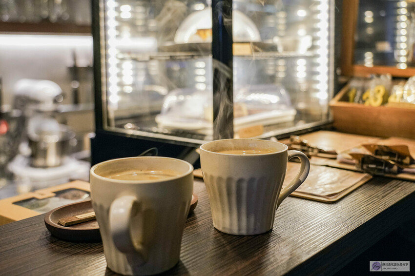 基隆不限時咖啡廳推薦!復古文青60年老宅不限時朶雨,七堵火車站旁必訪