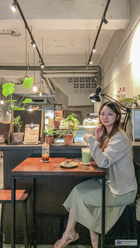 基隆不限時咖啡廳推薦!復古文青60年老宅不限時朶雨,七堵火車站旁必訪