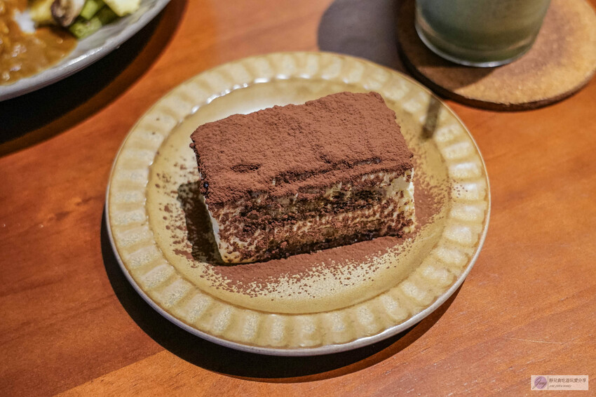 基隆不限時咖啡廳推薦!復古文青60年老宅不限時朶雨,七堵火車站旁必訪