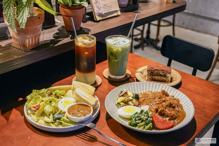 基隆不限時咖啡廳推薦!復古文青60年老宅不限時朶雨,七堵火車站旁必訪