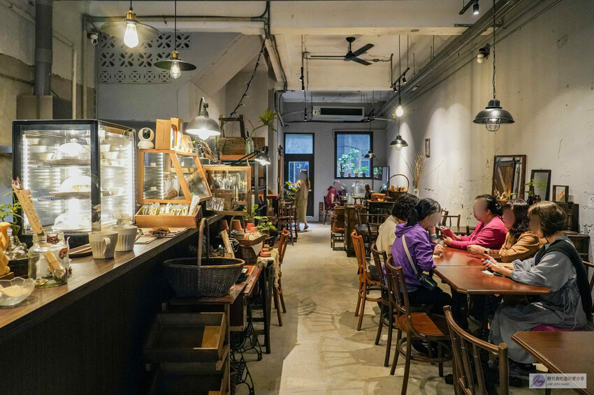 基隆不限時咖啡廳推薦!復古文青60年老宅不限時朶雨,七堵火車站旁必訪