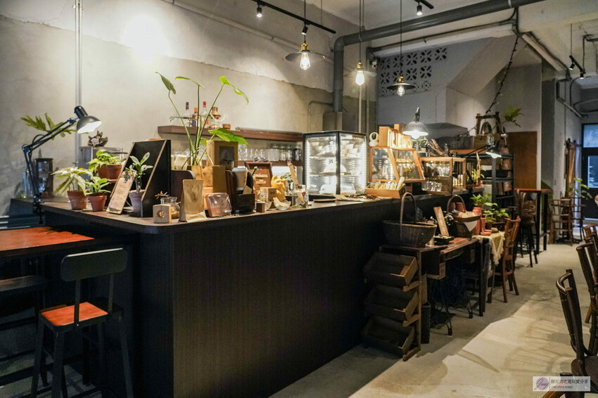 基隆不限時咖啡廳推薦!復古文青60年老宅不限時朶雨,七堵火車站旁必訪