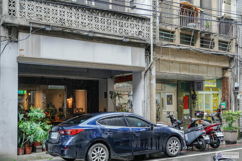 基隆不限時咖啡廳推薦!復古文青60年老宅不限時朶雨,七堵火車站旁必訪
