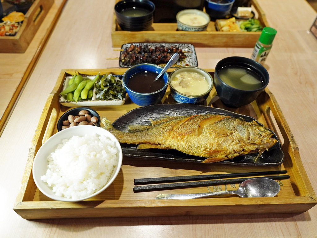 台南日式定食推薦｜宝鰻民權店｜關東醬烤鰻魚飯細嫩不膩｜炸蝦塔