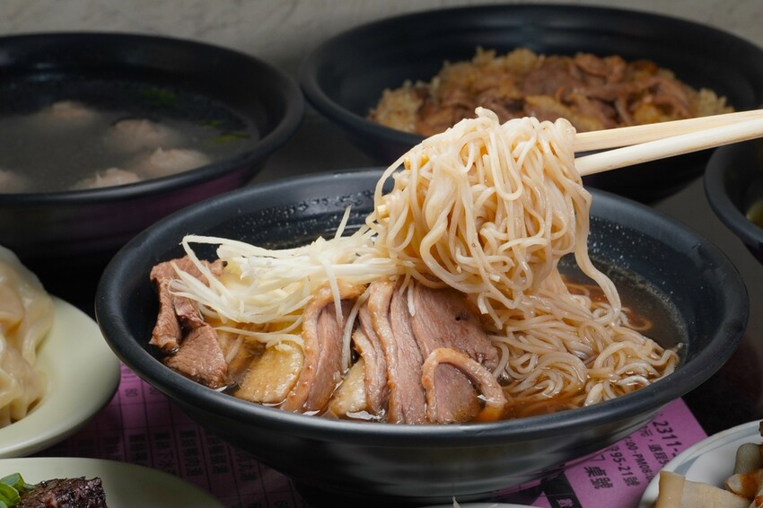 熱搜台中隱藏版美食!超人氣當歸鴨+鴨肉米糕必點攻略|御品鴨香 熱搜台中隱藏版美食!超人氣當歸鴨+鴨肉米糕必點攻略|御品鴨香