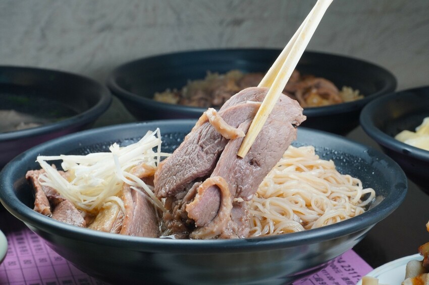 熱搜台中隱藏版美食!超人氣當歸鴨+鴨肉米糕必點攻略|御品鴨香 熱搜台中隱藏版美食!超人氣當歸鴨+鴨肉米糕必點攻略|御品鴨香