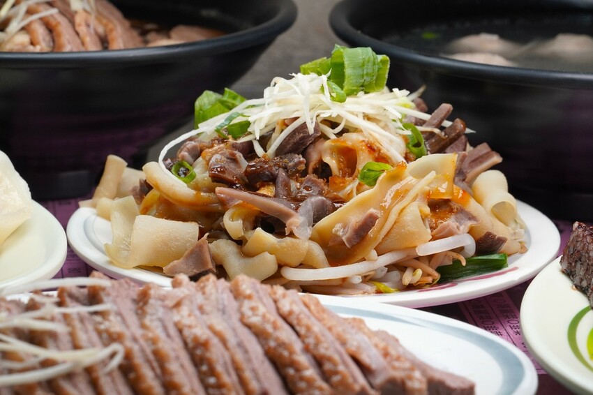 熱搜台中隱藏版美食!超人氣當歸鴨+鴨肉米糕必點攻略|御品鴨香 熱搜台中隱藏版美食!超人氣當歸鴨+鴨肉米糕必點攻略|御品鴨香