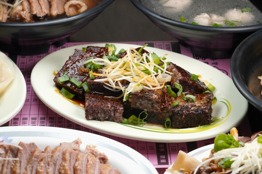 熱搜台中隱藏版美食!超人氣當歸鴨+鴨肉米糕必點攻略|御品鴨香 熱搜台中隱藏版美食!超人氣當歸鴨+鴨肉米糕必點攻略|御品鴨香