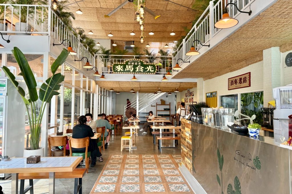 苗栗頭份新開幕!正宗馬來西亞料理 來馬食光,沁涼巨無霸南洋刨冰推薦。