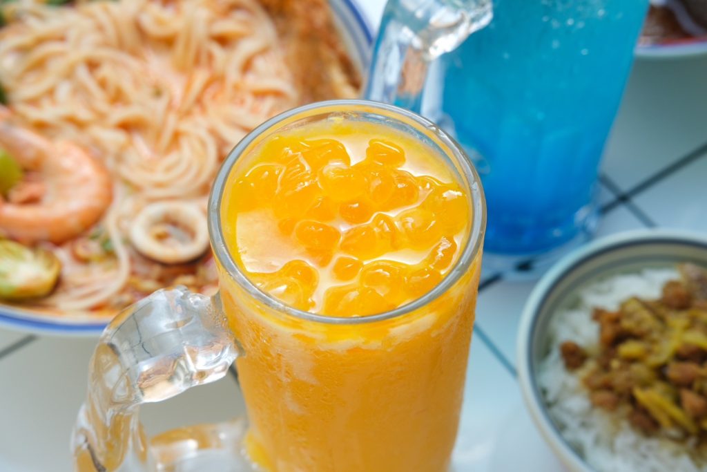 苗栗頭份新開幕!正宗馬來西亞料理 來馬食光,沁涼巨無霸南洋刨冰推薦。