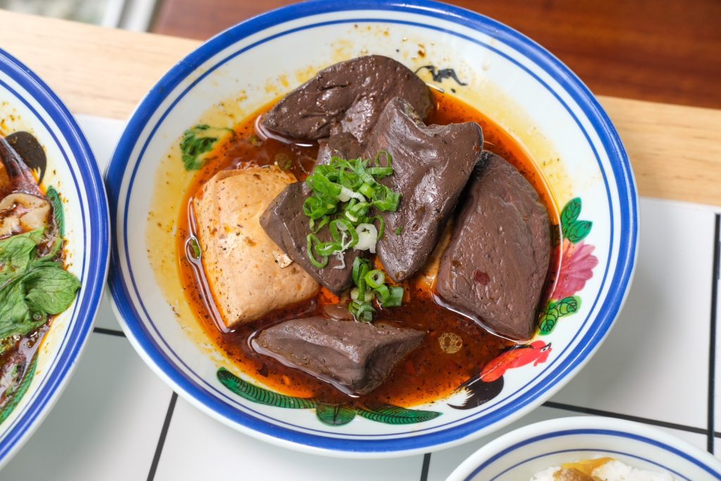 苗栗頭份新開幕!正宗馬來西亞料理 來馬食光,沁涼巨無霸南洋刨冰推薦。