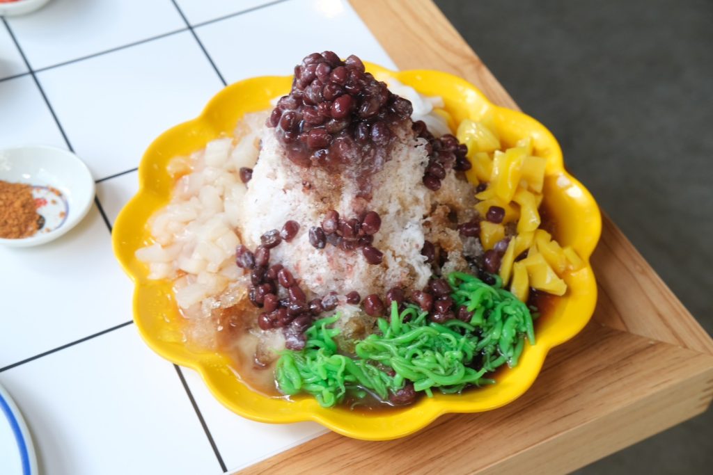 苗栗頭份新開幕!正宗馬來西亞料理 來馬食光,沁涼巨無霸南洋刨冰推薦。