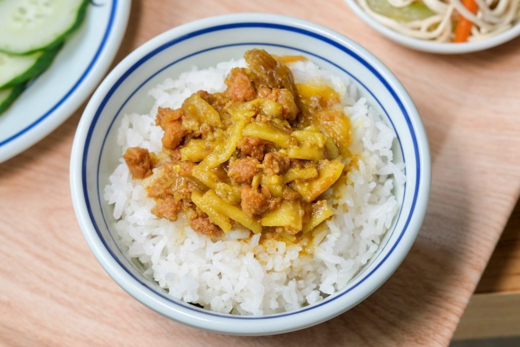 苗栗頭份新開幕!正宗馬來西亞料理 來馬食光,沁涼巨無霸南洋刨冰推薦。