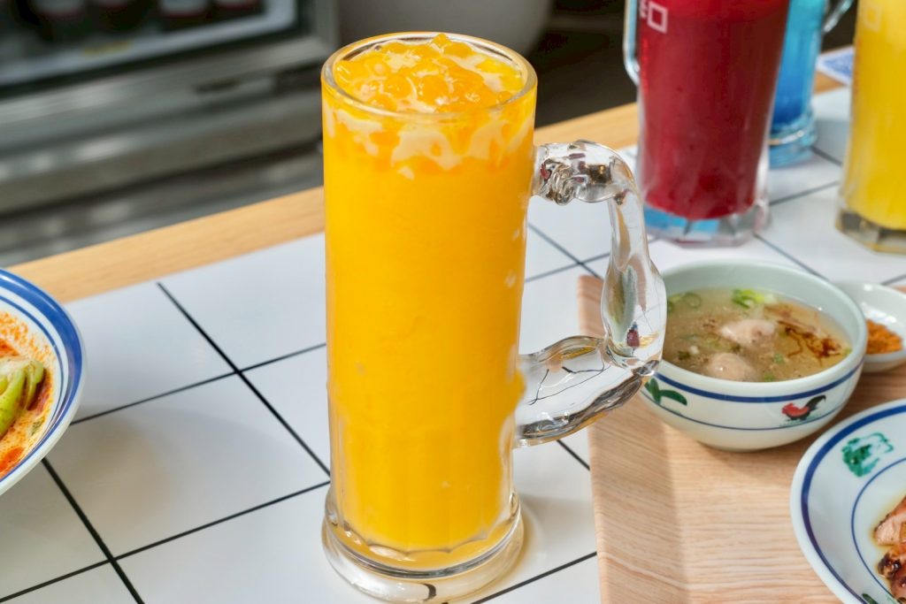 苗栗頭份新開幕!正宗馬來西亞料理 來馬食光,沁涼巨無霸南洋刨冰推薦。