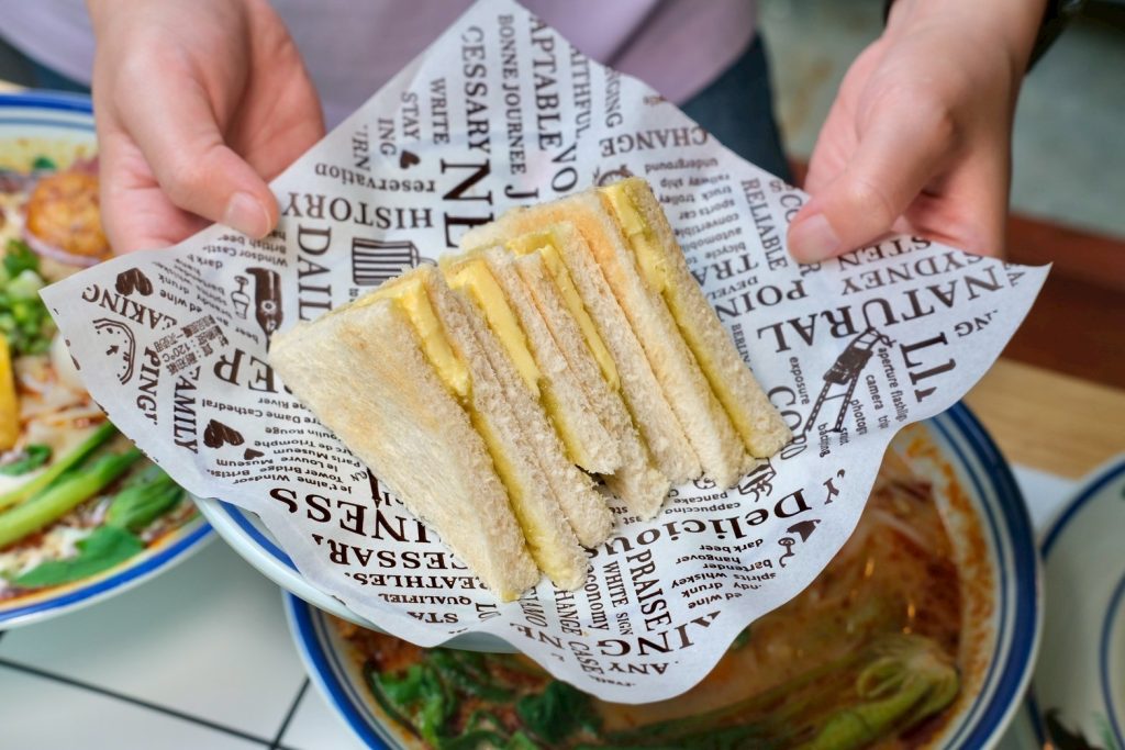 苗栗頭份新開幕!正宗馬來西亞料理 來馬食光,沁涼巨無霸南洋刨冰推薦。