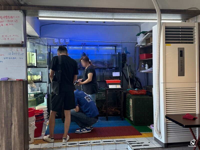 新北市萬里區大益發萬里蟹活海鮮餐廳｜在地人私藏的萬里現撈活海鮮，夏天也能爽爽吃蟹！