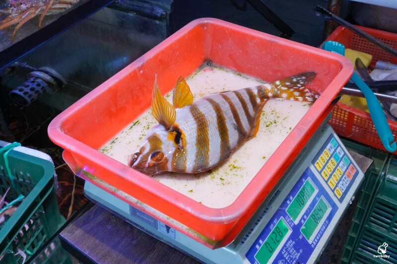 新北市萬里區大益發萬里蟹活海鮮餐廳｜在地人私藏的萬里現撈活海鮮，夏天也能爽爽吃蟹！