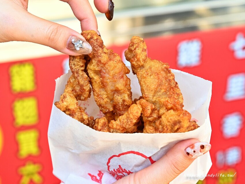 正騰和炸雞｜水湳市場超夯炸雞店！早上11點一開攤就排爆，這樣買最划算！ - 糖糖's 享食生活