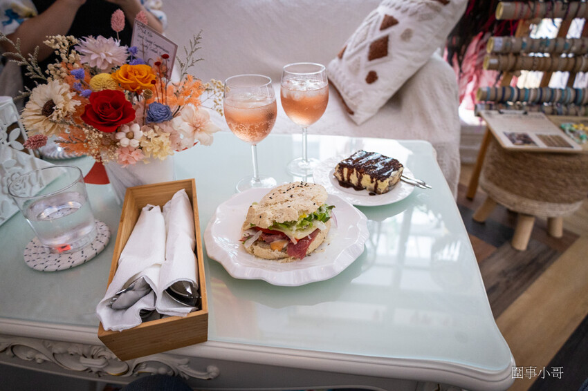 中壢輕食咖啡廳DIY手作-Art Wall Milla 米菈手工藝術 DIY Café，各式咖啡飲品及輕食甜點都非常棒，而且還能一秒讓你踏進夢幻繽紛的手作藝品世界！ @圍事小哥的幸福相框