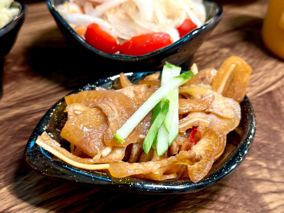 泰狠 TAI.HEN｜浮誇系酸辣火山排骨超驚豔！酸辣海鮮MA麵酸辣清爽超開胃！深夜泰式美食一秒到泰國！桃園泰式推薦、桃園宵夜推薦、桃園美食推薦 - 佛系旅遊筆記