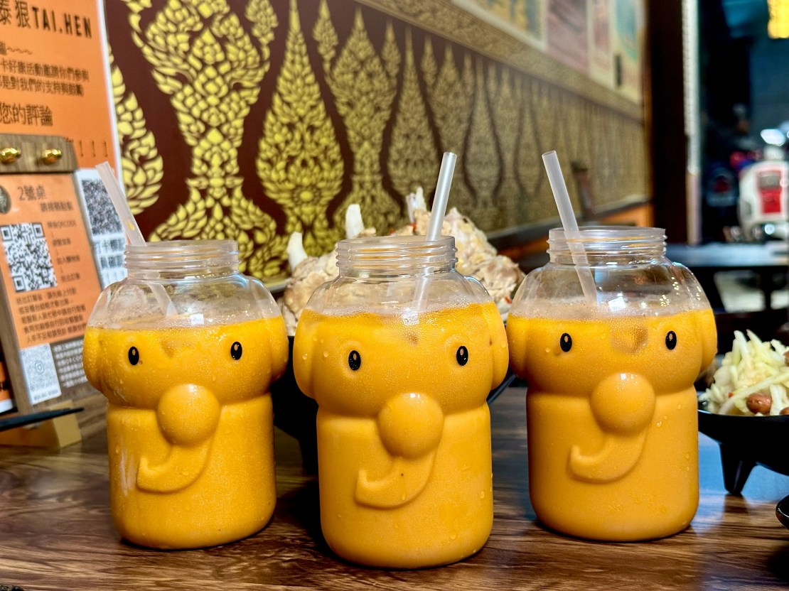 泰狠 TAI.HEN｜浮誇系酸辣火山排骨超驚豔！酸辣海鮮MA麵酸辣清爽超開胃！深夜泰式美食一秒到泰國！桃園泰式推薦、桃園宵夜推薦、桃園美食推薦 - 佛系旅遊筆記