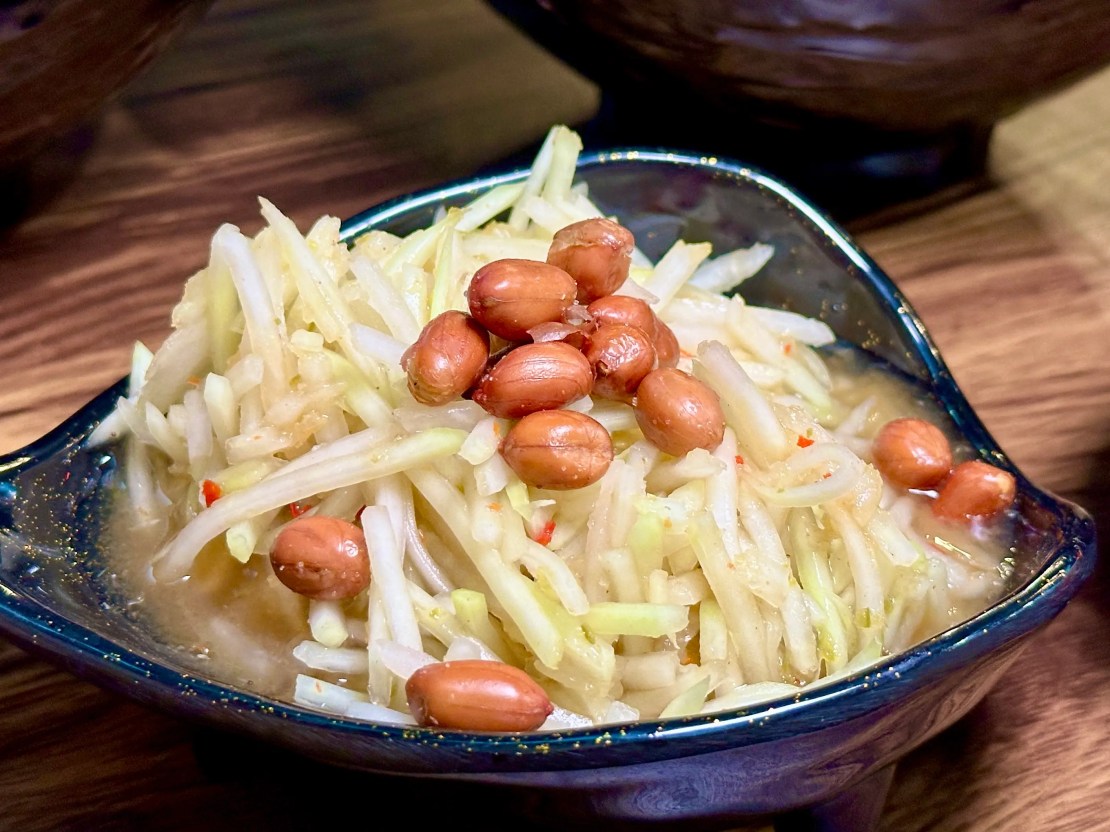 泰狠 TAI.HEN｜浮誇系酸辣火山排骨超驚豔！酸辣海鮮MA麵酸辣清爽超開胃！深夜泰式美食一秒到泰國！桃園泰式推薦、桃園宵夜推薦、桃園美食推薦 - 佛系旅遊筆記