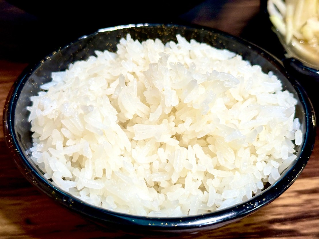 泰狠 TAI.HEN｜浮誇系酸辣火山排骨超驚豔！酸辣海鮮MA麵酸辣清爽超開胃！深夜泰式美食一秒到泰國！桃園泰式推薦、桃園宵夜推薦、桃園美食推薦 - 佛系旅遊筆記