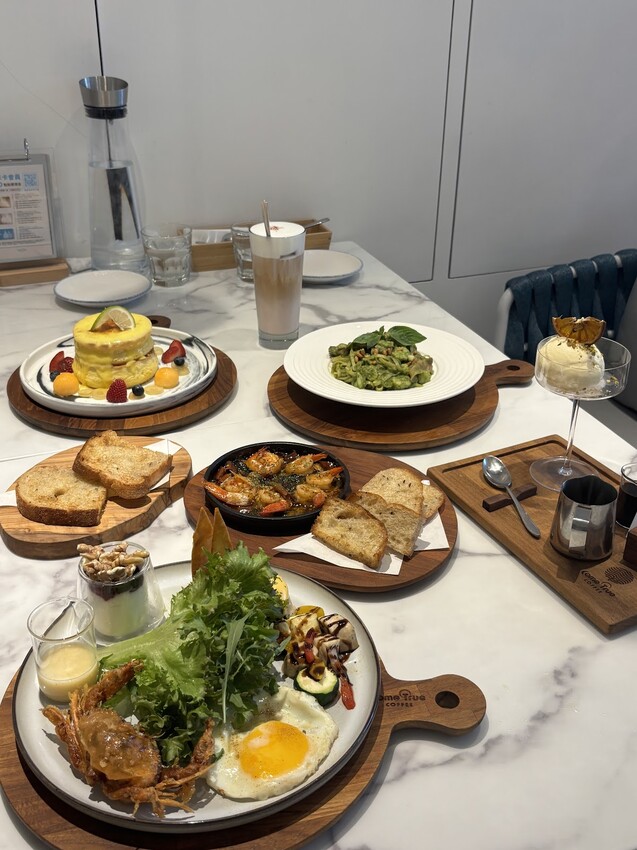 台北市信義區成真咖啡 ComeTrue CAFE ☕🍴台北微風廣場店新開幕