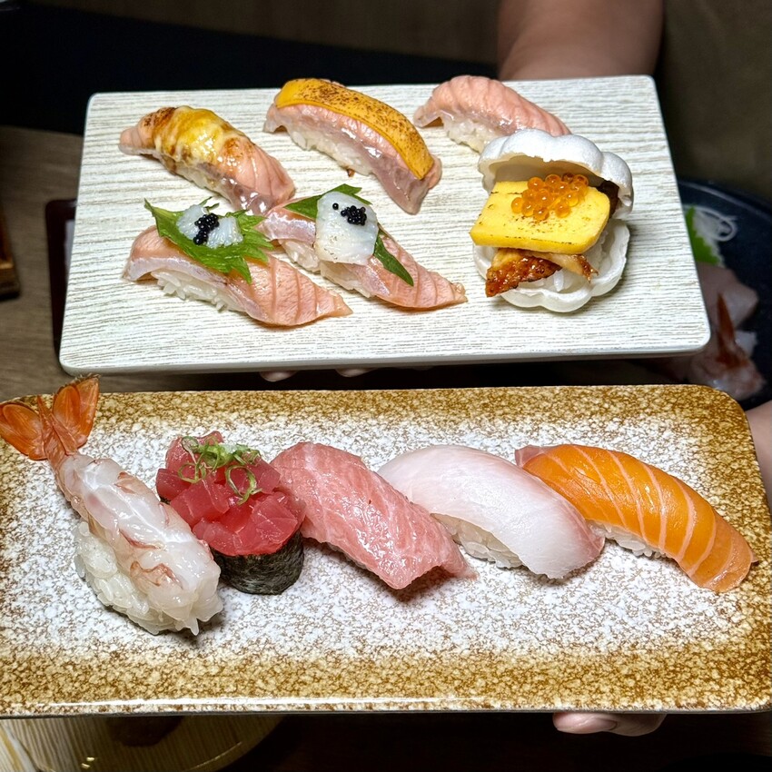 【侍悟丸迴轉壽司嘉義店】在地人激推的壽司店！平實價格也能吃出高級感！食材新鮮且擺盤精緻，店裝潢超氣派，讓你彷彿置身在日本！生意超好，建議訂位～ - 阿華田的美食日記