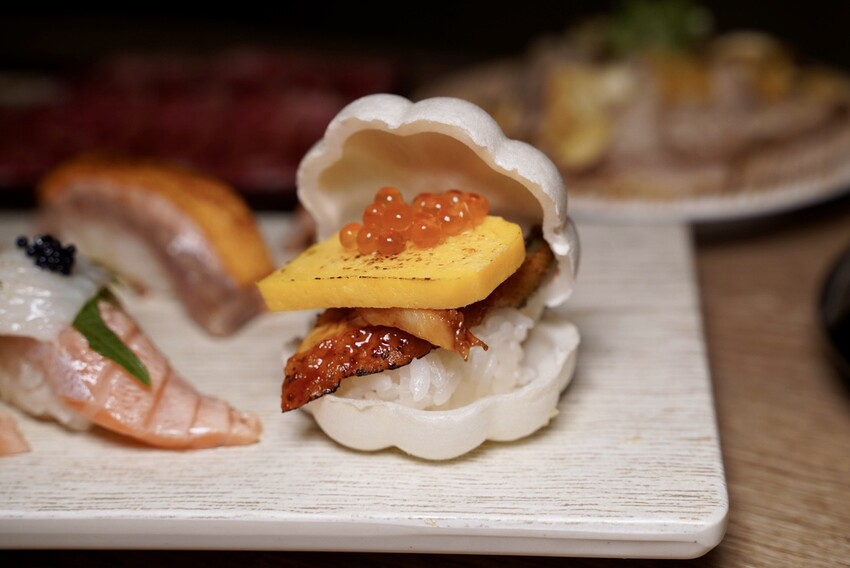 【侍悟丸迴轉壽司嘉義店】在地人激推的壽司店！平實價格也能吃出高級感！食材新鮮且擺盤精緻，店裝潢超氣派，讓你彷彿置身在日本！生意超好，建議訂位～ - 阿華田的美食日記