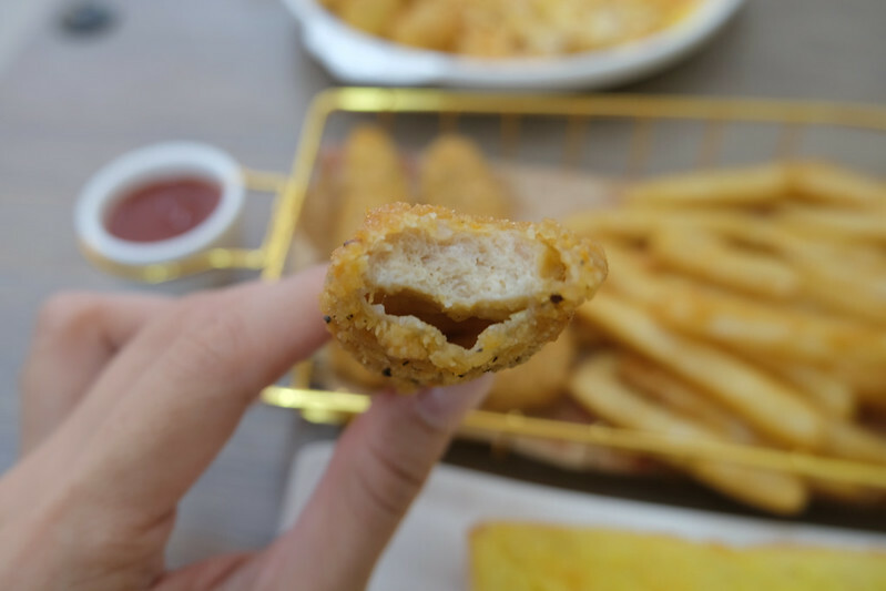 新北八里早餐｜姆姆漢堡早午餐店，卡拉雞腿堡只要$60，便宜好吃、在地人推薦早餐！