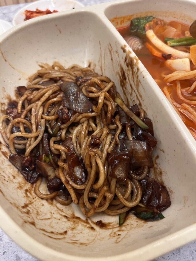 桃園韓式！善食堂半半麵，炸醬炒碼雙重享受，中路特區美食新選擇