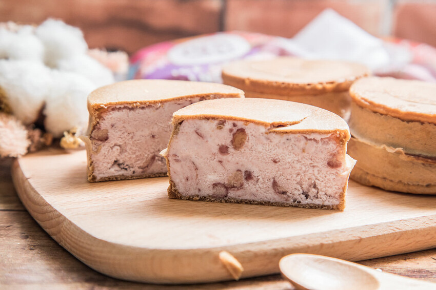 桃園紅豆小舖冰車輪餅!日夢幻甜點團購必搶,口感獨特酥脆冰涼。