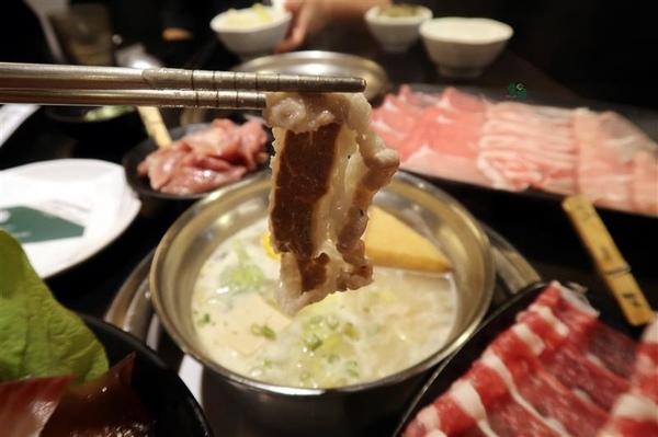 宮綺308 昆布の鍋：公館吃到飽 宮綺308火鍋 只要358肉肉吃到飽 平日優惠套餐超划算 不收一成吃到飽火鍋~